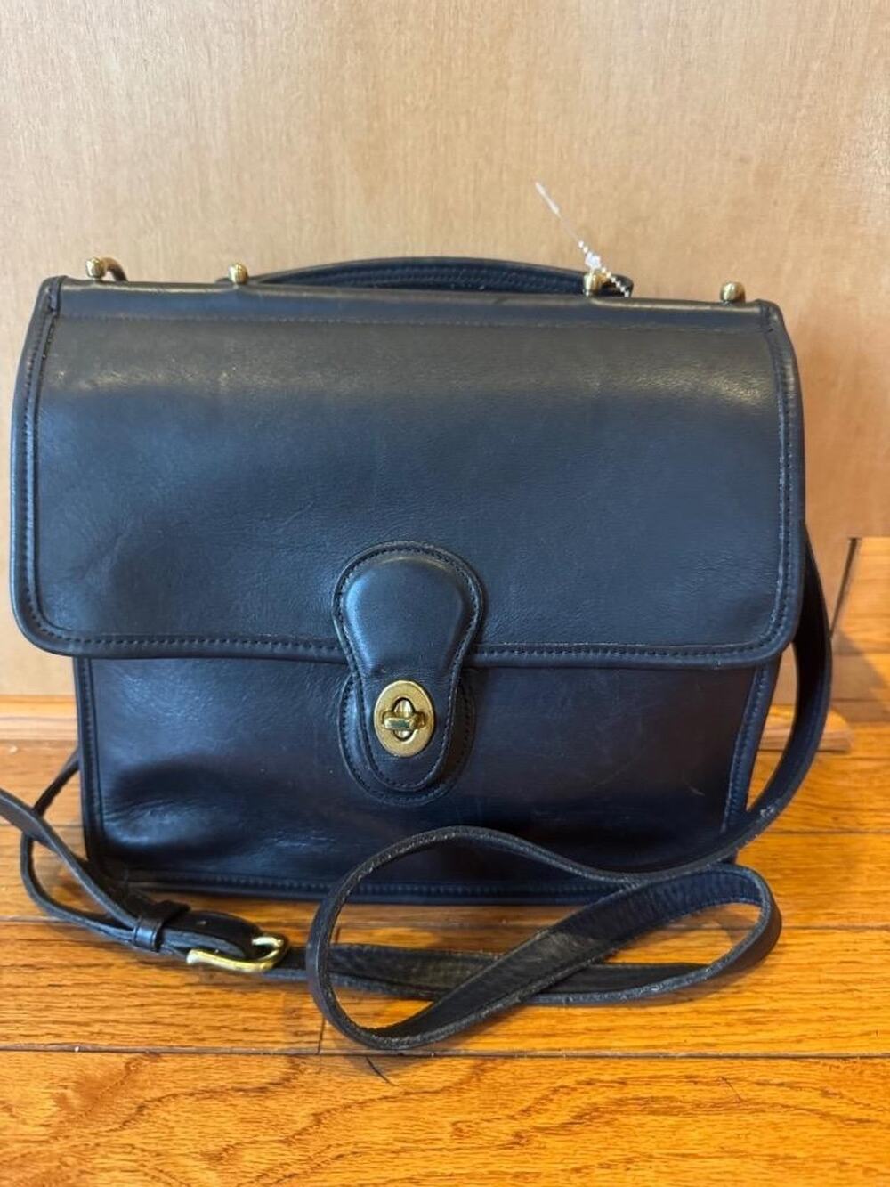 Coach Vintage Black Leather Willis 9927 Messenger Crossbody Hand Bag ([u110